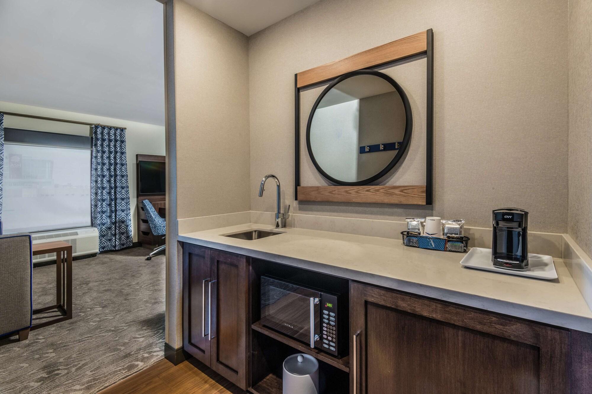 Hampton & Wayne Downtown Hotel