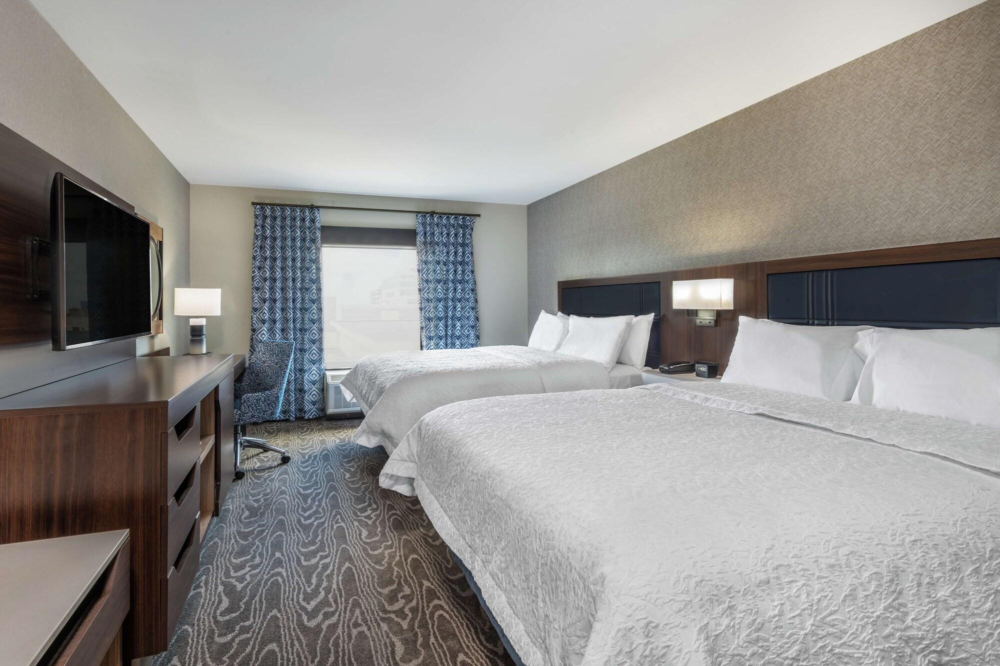 Hampton & Wayne Downtown Hotel 3*