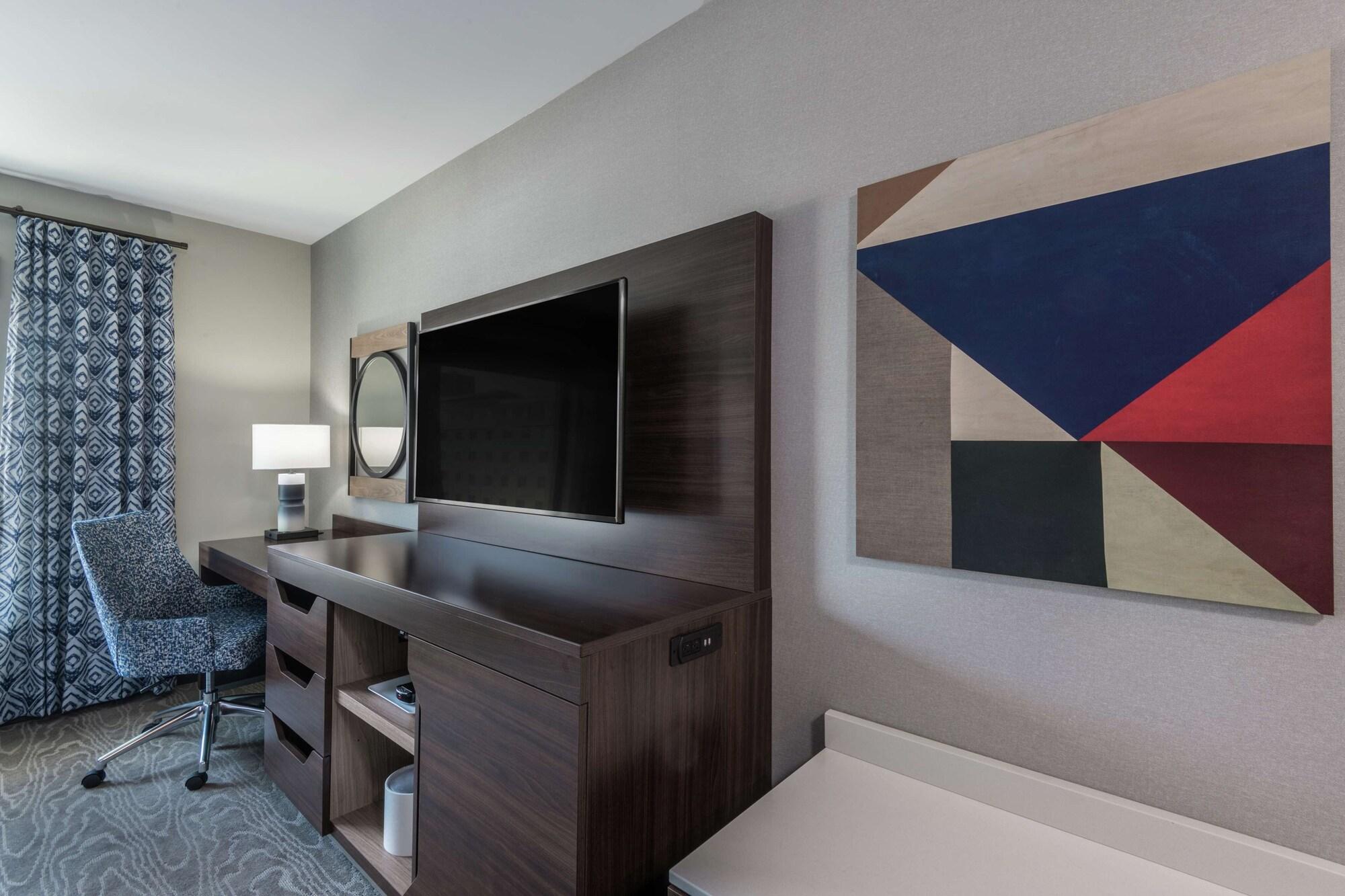 Hampton & Wayne Downtown Hotel