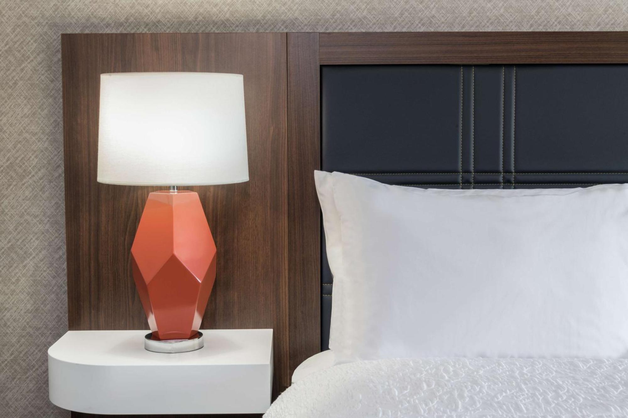 Hampton & Wayne Downtown Hotel 3*