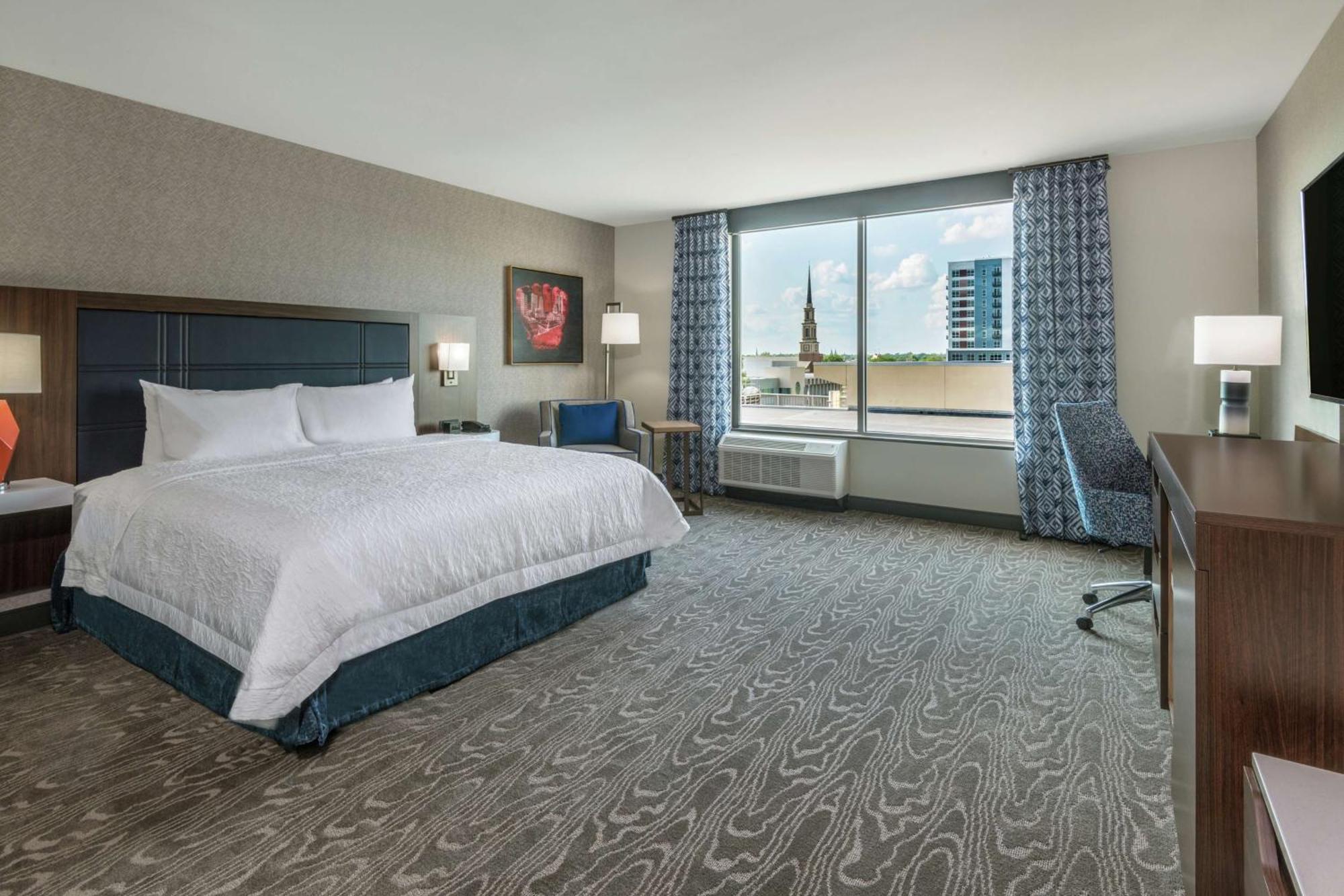 Hampton & Wayne Downtown Hotel 3*