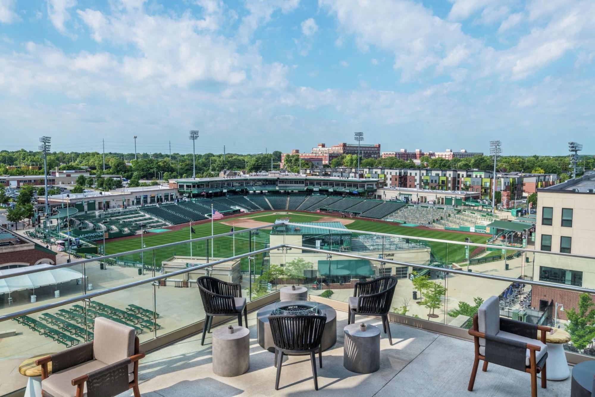 Hampton & Wayne Downtown Hotel 3*