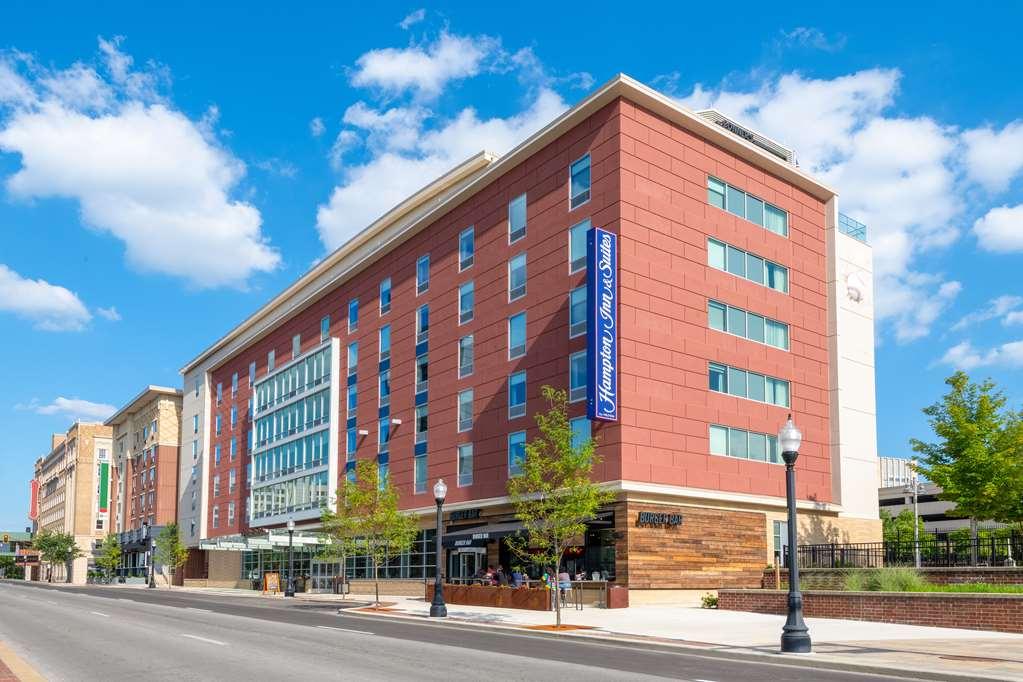 Hampton & Wayne Downtown Hotel 3*